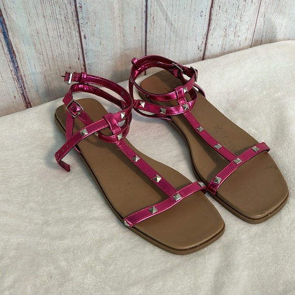 NWOT 14th & Union Finley Metallic Pink Studded Detail Sandals - Picture 3 of 10